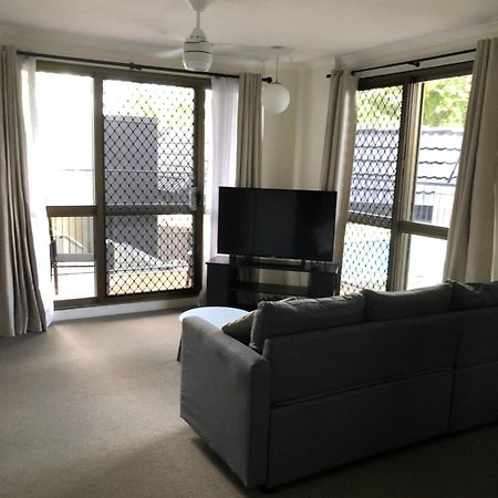 Coral Towers Holiday Suites Cairns Ngoại thất bức ảnh