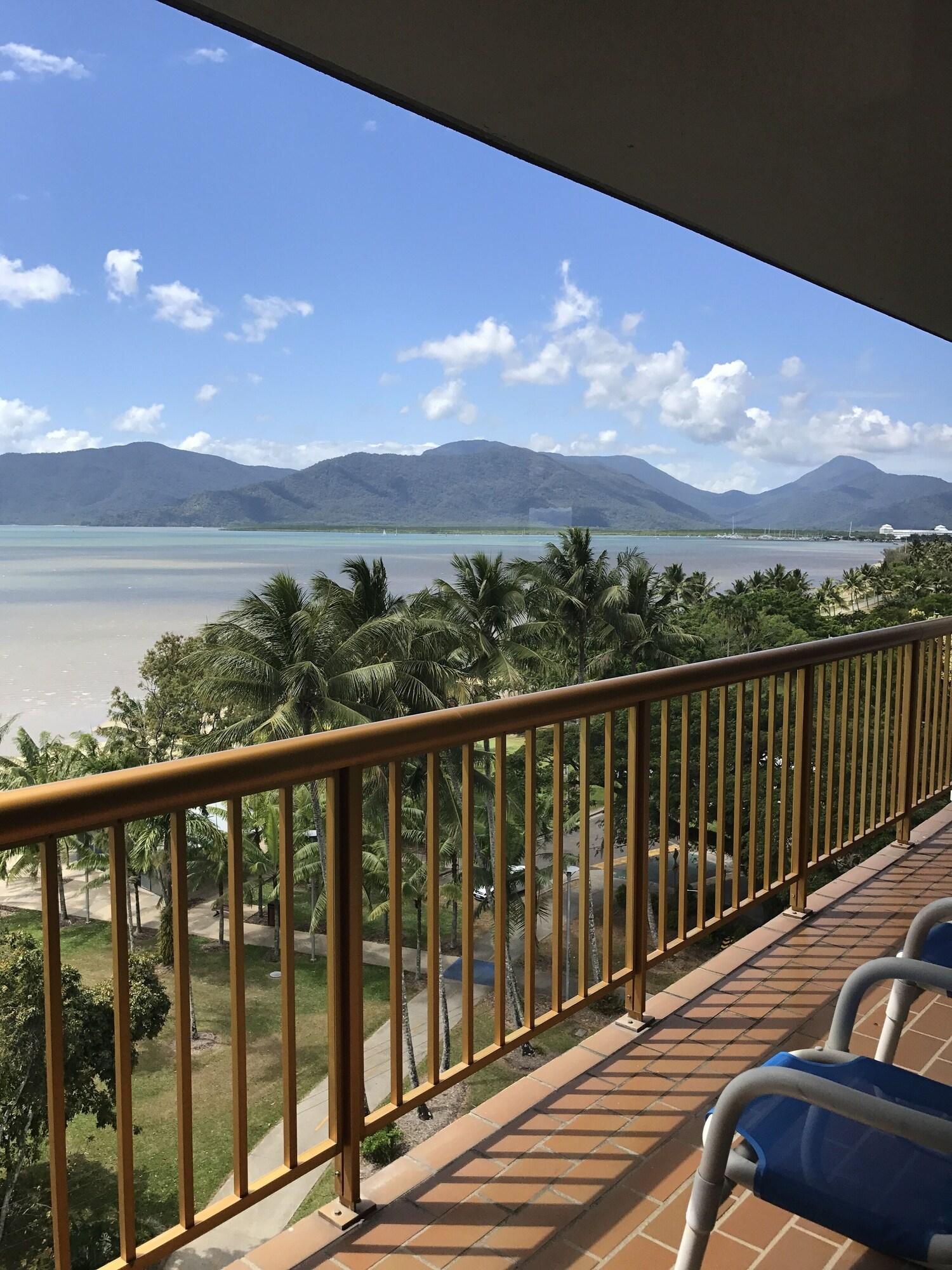 Coral Towers Holiday Suites Cairns Ngoại thất bức ảnh