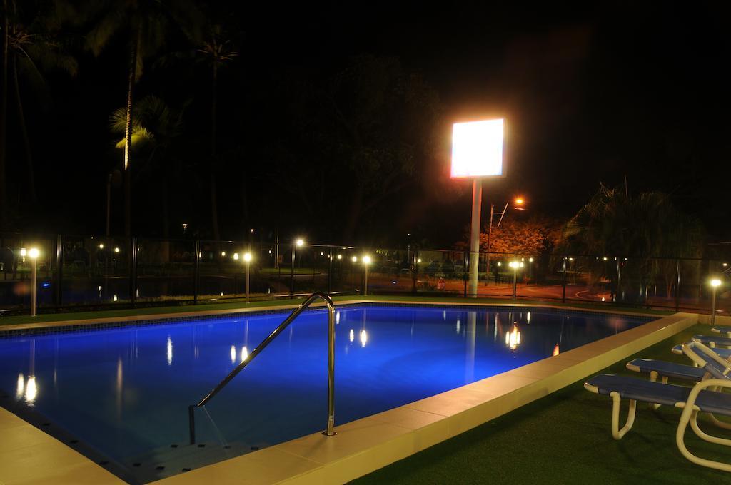 Coral Towers Holiday Suites Cairns Ngoại thất bức ảnh