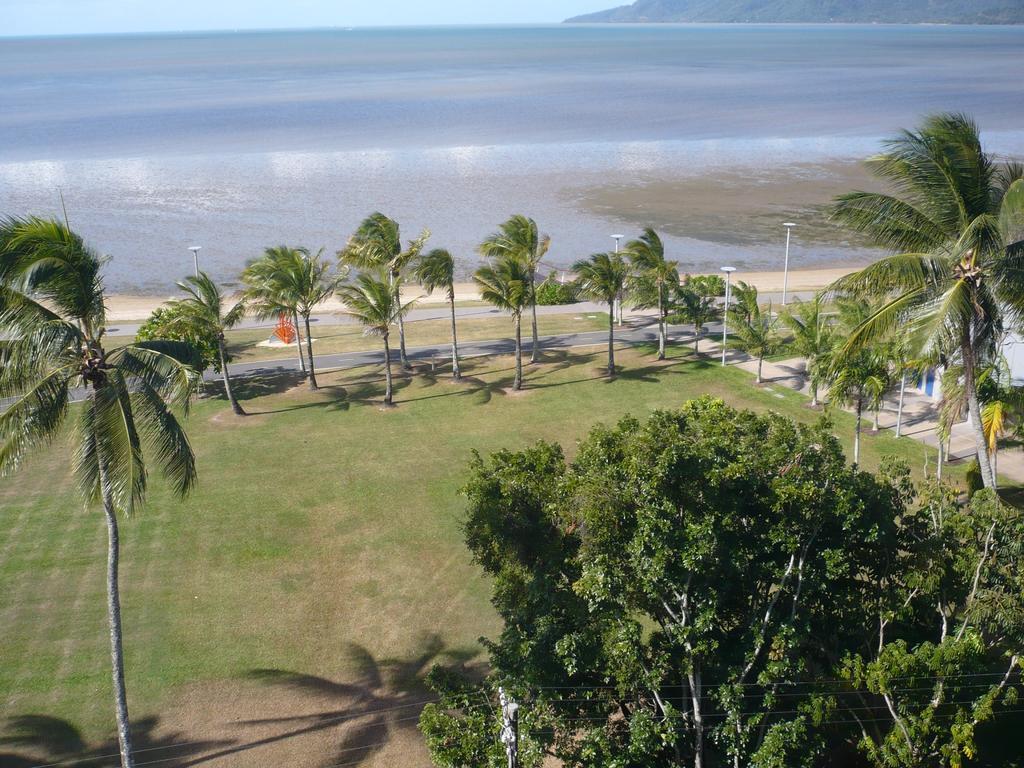 Coral Towers Holiday Suites Cairns Ngoại thất bức ảnh