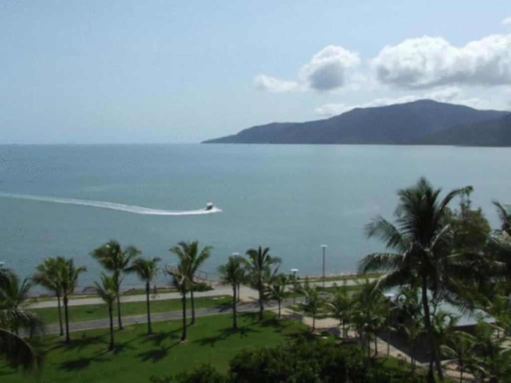 Coral Towers Holiday Suites Cairns Ngoại thất bức ảnh