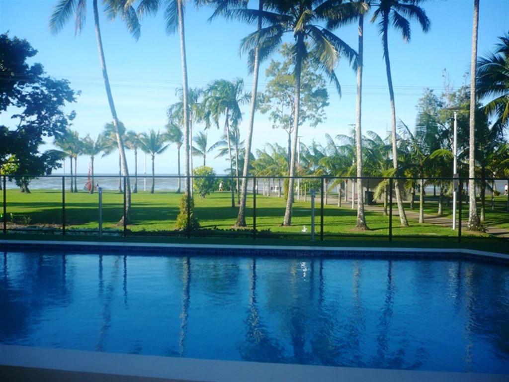 Coral Towers Holiday Suites Cairns Ngoại thất bức ảnh
